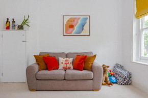 Bright and Airy 3 Bedroom Maisonette in South London